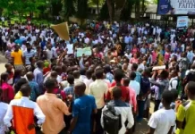 Breaking: Gridlock, tension as NANS closes Lagos airport due to ASUU strike